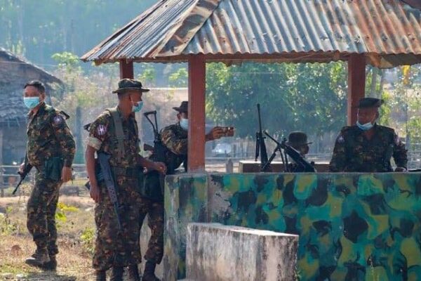နတ်တလင်း၊ မကျီးပင် စစ်ဆေးရေးဂိတ်မှ စစ်သားများ စခန်းစွန့်ခွာ ထွက်ပြေး