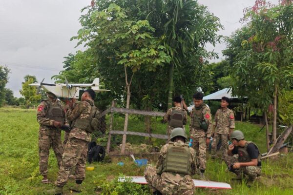 ရေဦးမြို့နယ်အတွင်း စစ်ကြောင်းထိုးနေသည့် စစ်အုပ်စုကို ဒရုန်းဖြင့်ဗုံးကြဲ၊ ဗိုလ်အပါ ၅ ဦး ပြင်းထန်ဒဏ်ရာရ