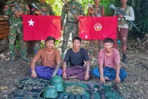 ချောင်းမကျေးရွာကနေ စစ်ဦးလန်ပြီး ထွက်ပြေးလာတဲ့ အကြမ်းဖက်စစ်ကြောင်းကို ယင်းမာပင် ပကဖ က ကြားဖြတ်တိုက်ခိုက် ၊ စစ်သုံ့ပန်း ၃ ဦးနဲ့ လက်နက်ခဲယမ်းတွေ ဖမ်ဆီးရမိ